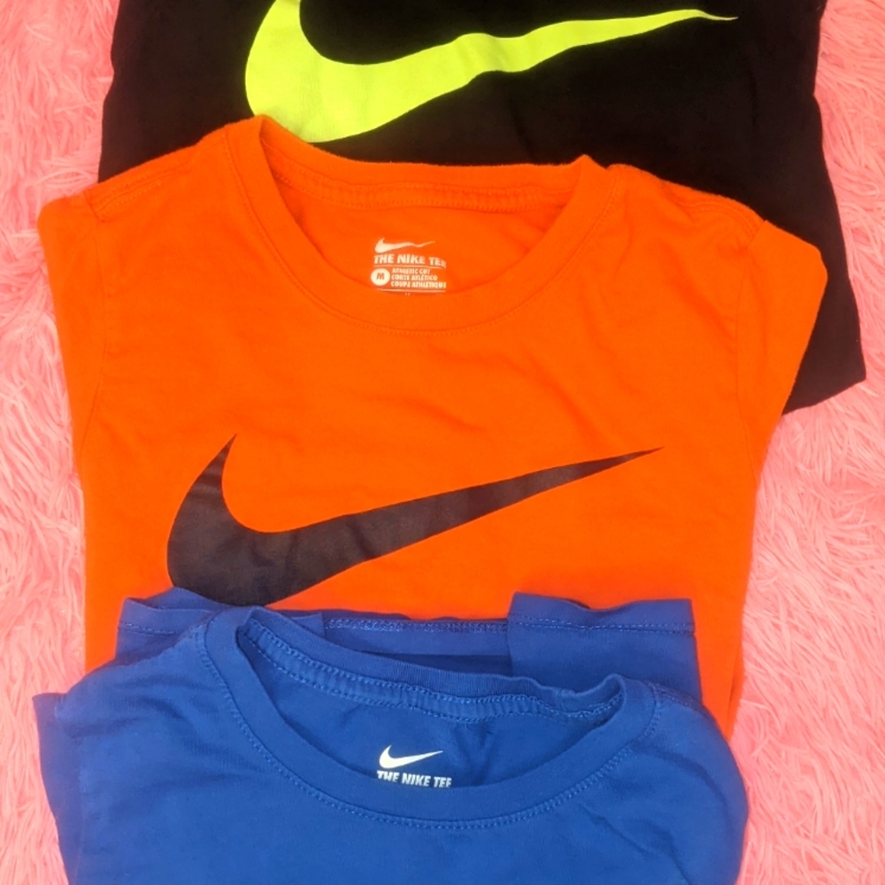 3 boys Nike short sleeve t-shirts